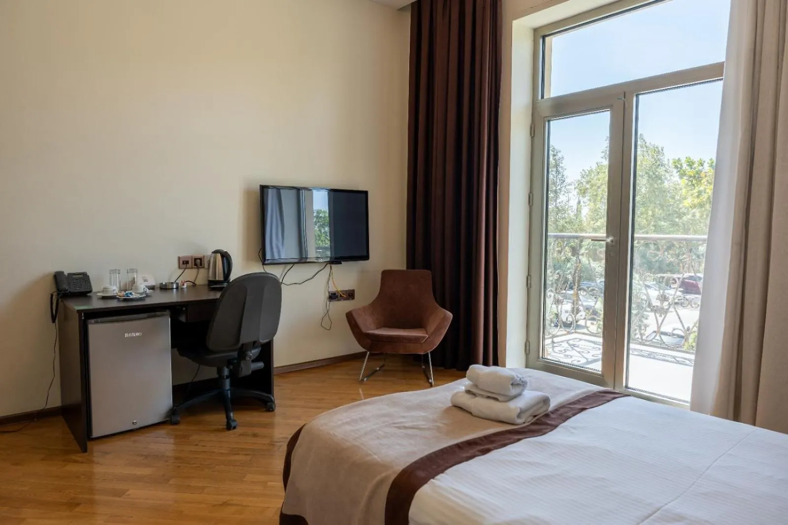 Green City Resort Hotel Baku 4*,